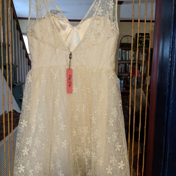 Chi chi London ivory lace fit and flare dress 14 - Picture 5 of 7